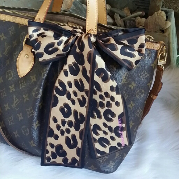 BEAUTIFUL SILK SCARF - Picture 4 of 4